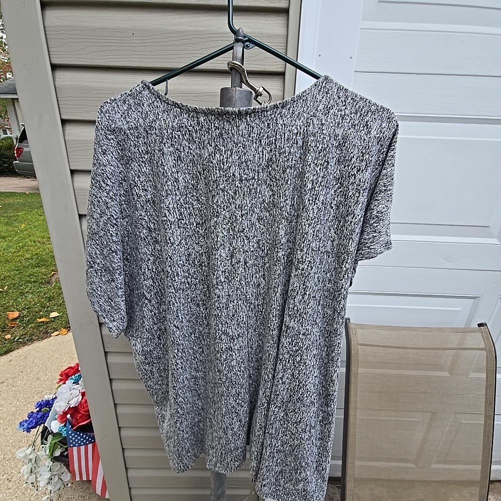 Premise Black and White Short Sleeve Top